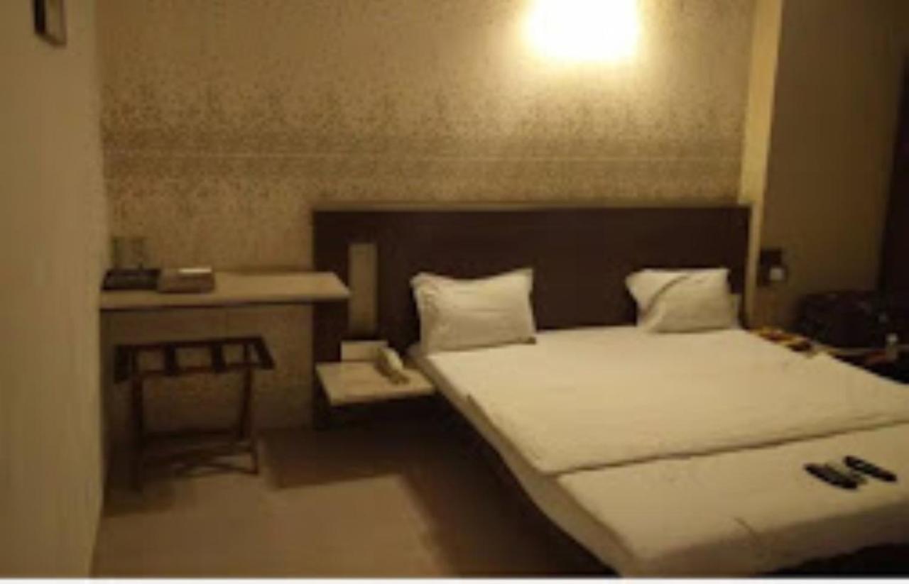 Hotel Sai Saya,Нашик Екстериор снимка