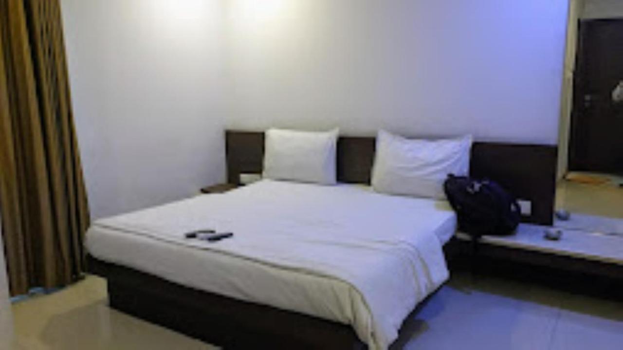 Hotel Sai Saya,Нашик Екстериор снимка