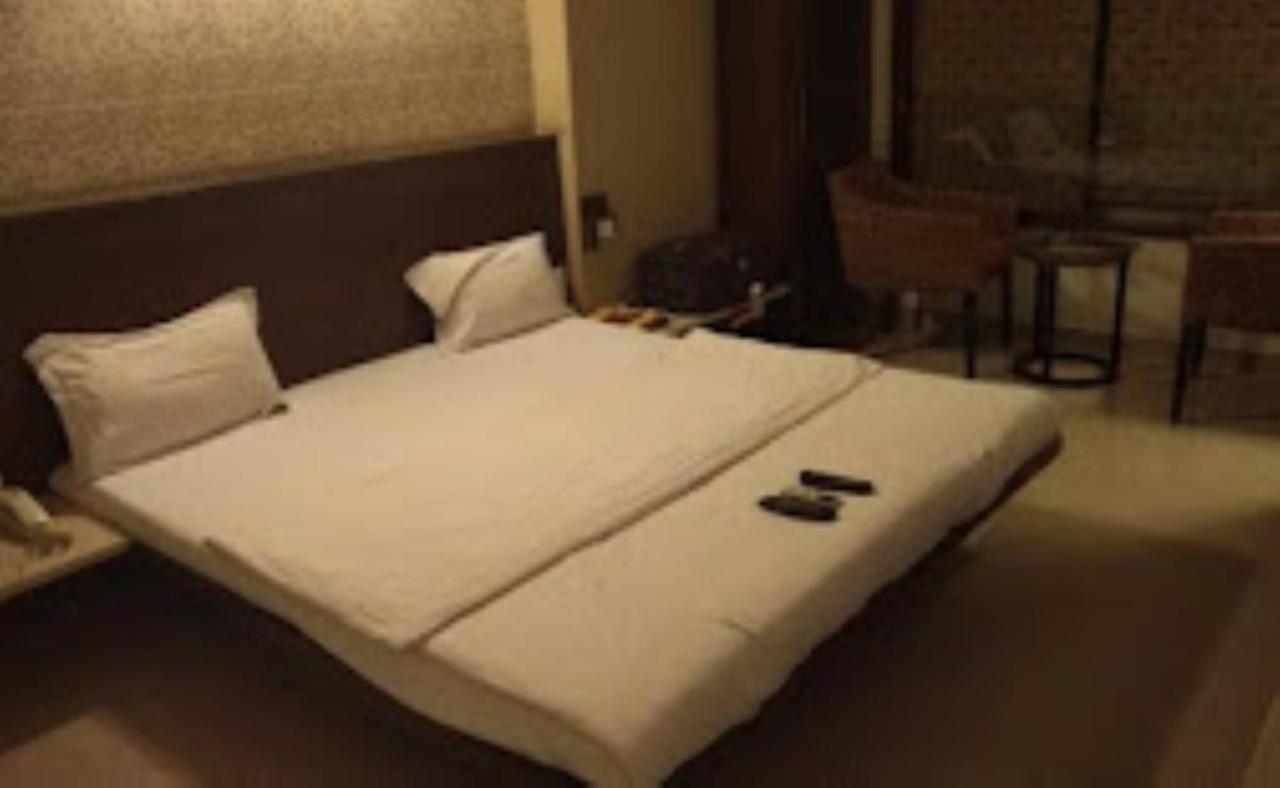 Hotel Sai Saya,Нашик Екстериор снимка
