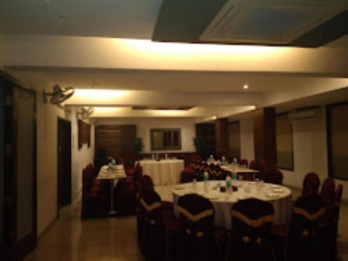 Hotel Sai Saya,Нашик Екстериор снимка