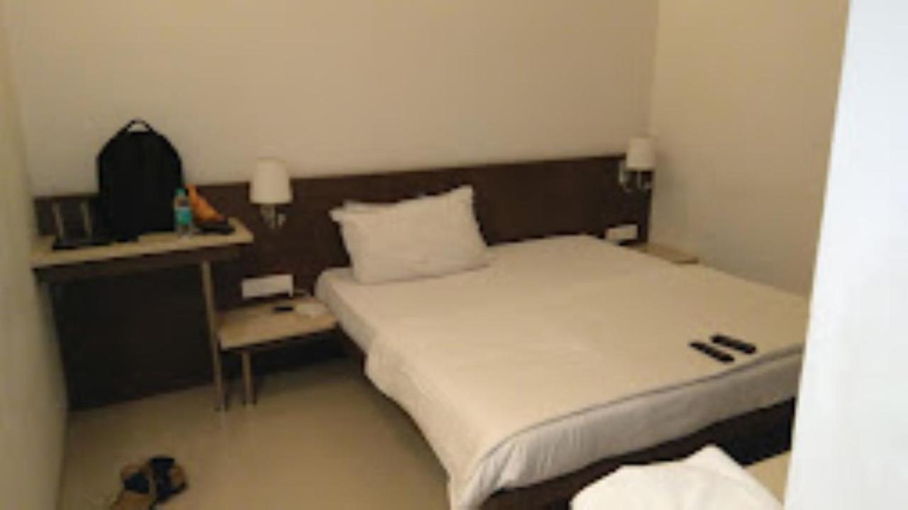 Hotel Sai Saya,Нашик Екстериор снимка
