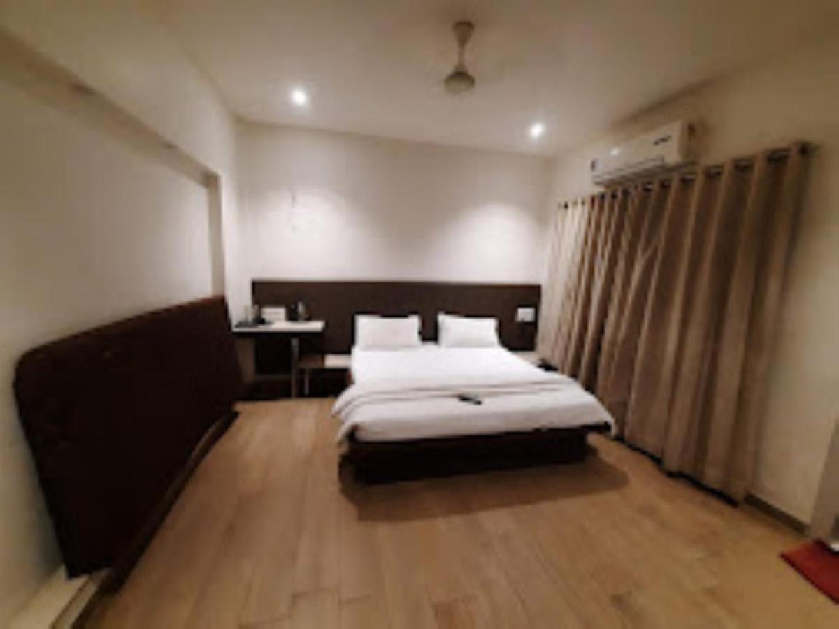 Hotel Sai Saya,Нашик Екстериор снимка